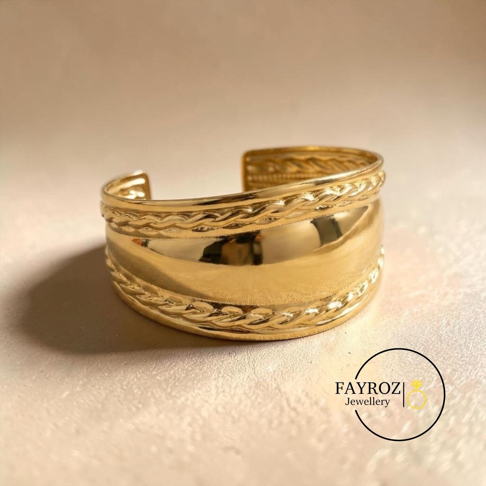 مجموعة أساور نسائية من ستانلس ستيل عالي الجودة مطلية بالذهب عيار 18 قيراط – تصاميم مختلفة وجذابة تجمع بين الأناقة والعصرية ومقاومة للصدأ – من فيروز جوليري .