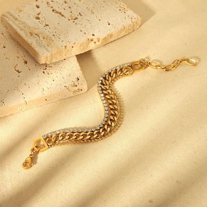 سوار فاخر بتصميم ثلاث طبقات مرصع بأحجار الزركون البراقة من الستانلس ستيل عالي الجودة، يجمع بين الأناقة العصرية والفخامة اللامتناهية، ، من فيروز جوليري .