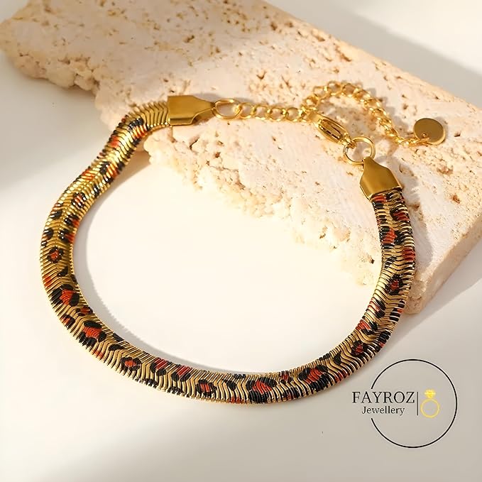 سوار ضهر حية أنيق مطبوع عليه طبعة الفهد – تصميم عصري وجريء يضفي لمسة فريدة على الإطلالة – إكسسوار فاخر وعصري يناسب الاستخدام اليومي، الخروجات، المناسبات الخاصة، من فيروز جوليري .