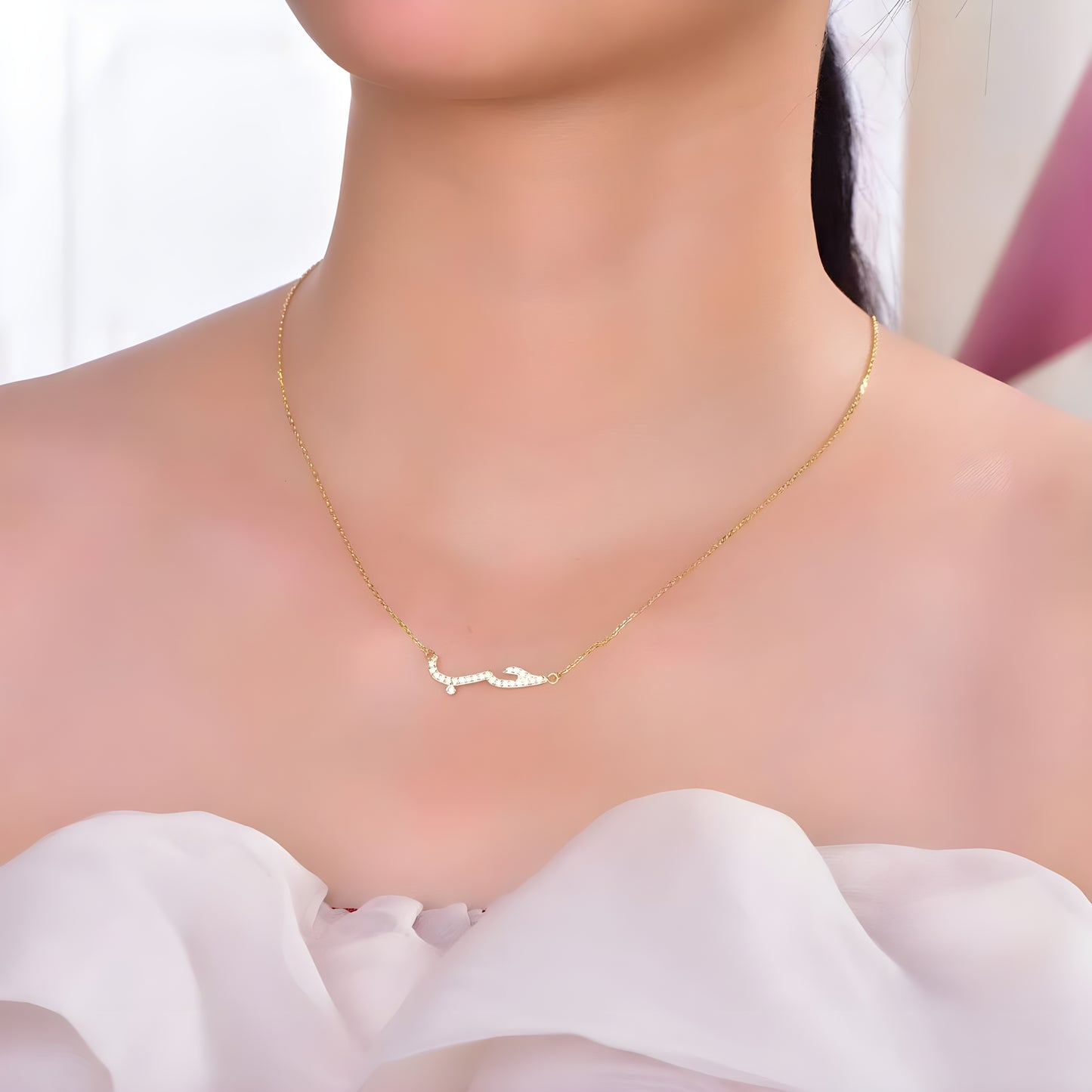 قلادة عربية أنيقة للنساء علي كلمة ( حب )- سلسلة بلون ذهبي وفضي مع لمسات لامعة، هدية يومية رقيقة لها، مجوهرات عربية، إكسسوار عصري للملابس اليومية . من فيروز جوليري
