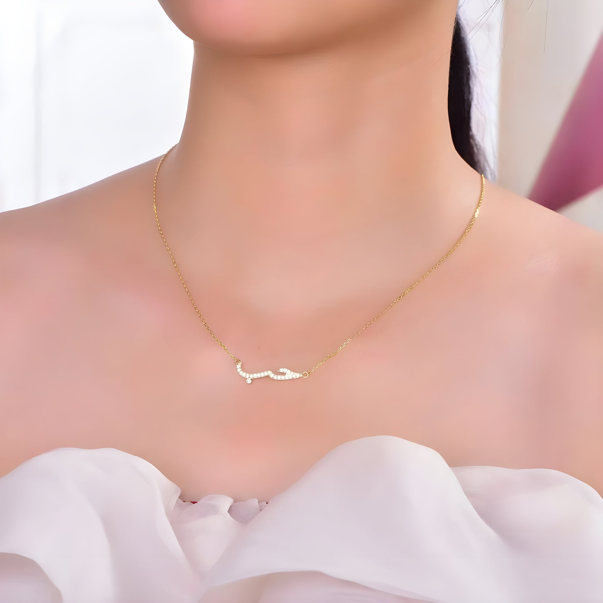 قلادة عربية أنيقة للنساء علي كلمة ( حب )- سلسلة بلون ذهبي وفضي مع لمسات لامعة، هدية يومية رقيقة لها، مجوهرات عربية، إكسسوار عصري للملابس اليومية . من فيروز جوليري