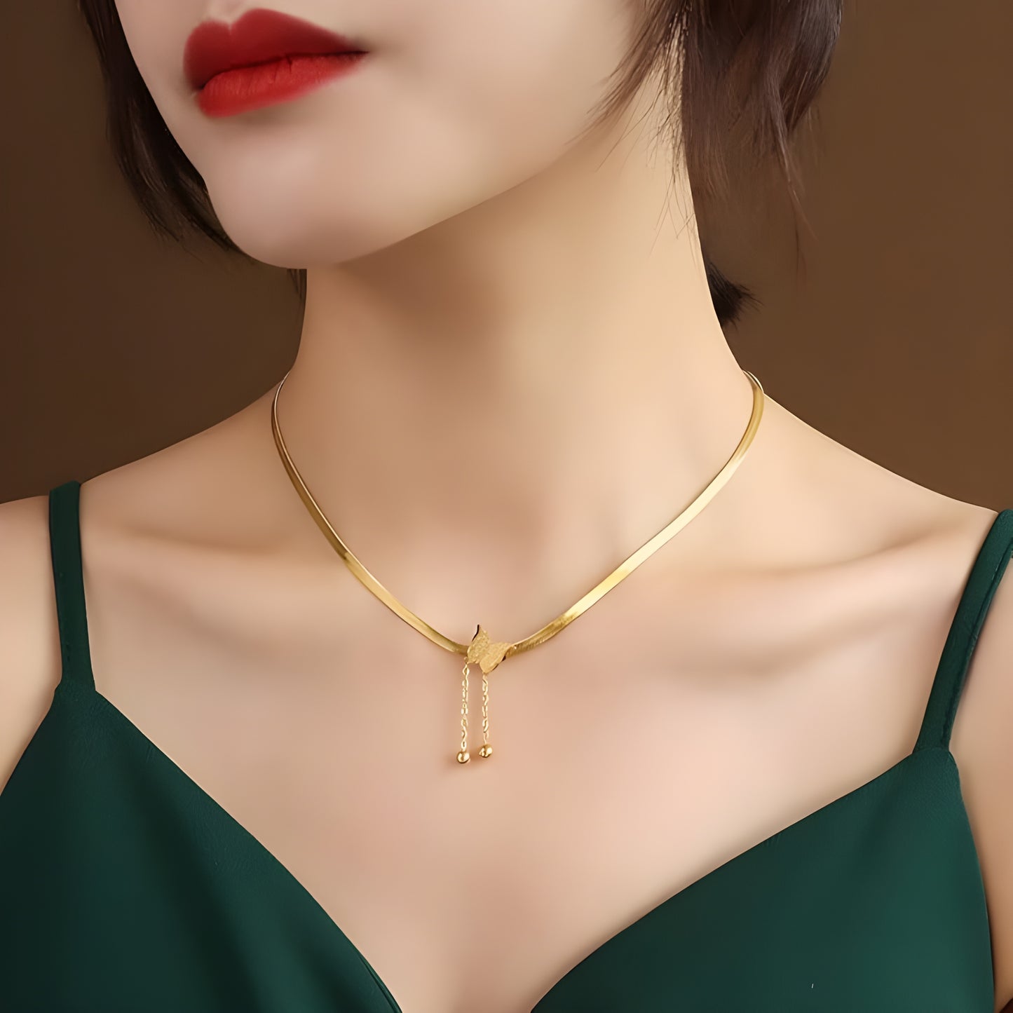 سلسلة بدلاية فراشة ستانلس ستيل مطلية بالذهب عيار 18 قيراط، سلسلة عصرية على شكل ثعبان على شكل عظمة ثعبان وشراشيب من الكور . من فيروز جوليري .