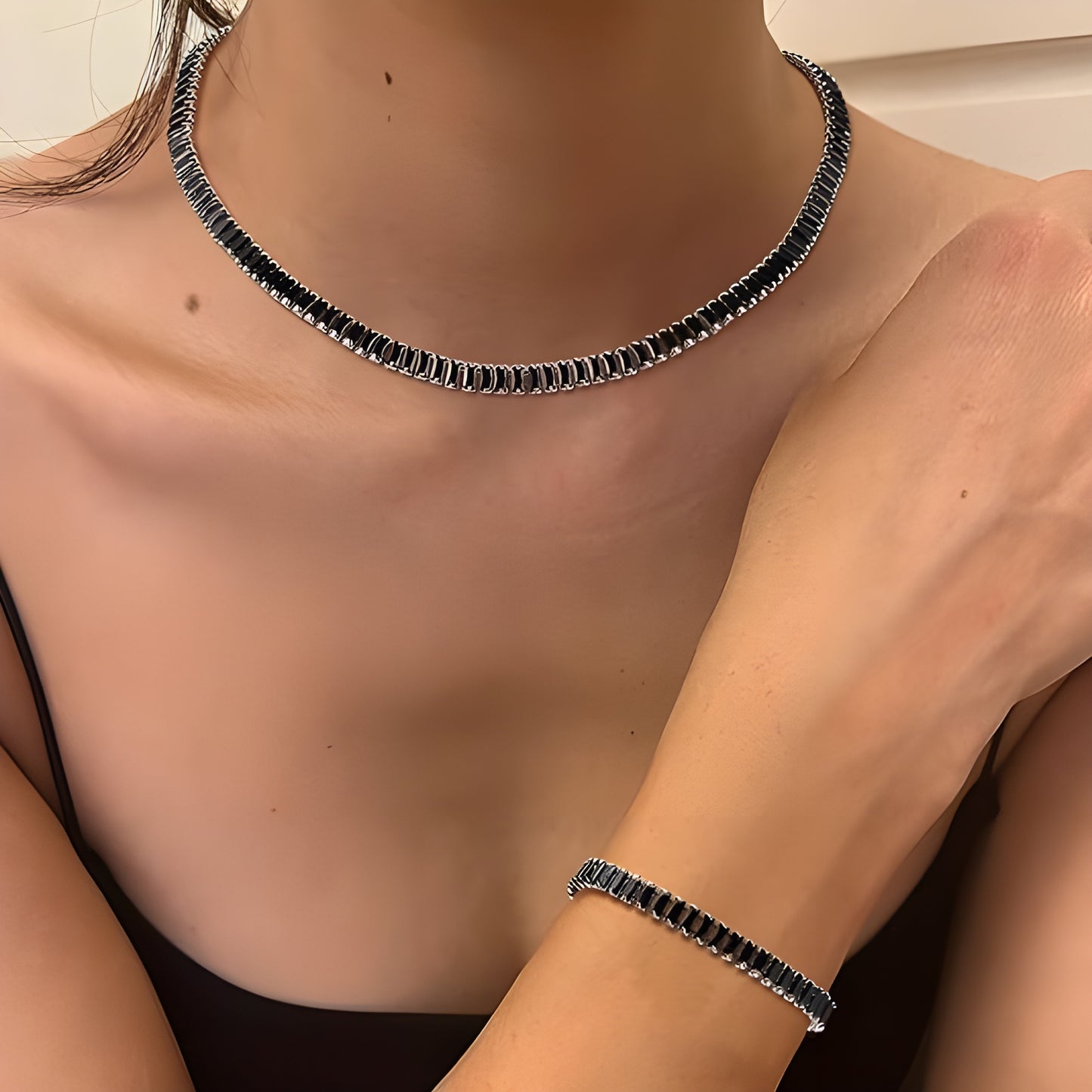 طقم مجوهرات مكون من عقد وسوار كريستال للنساء والفتيات مزين بحجر الراين وسوار تنس مرصع باحجار الزركونيا المكعبة مجوهرات الزفاف للجنسين . من فيروز جوليري.